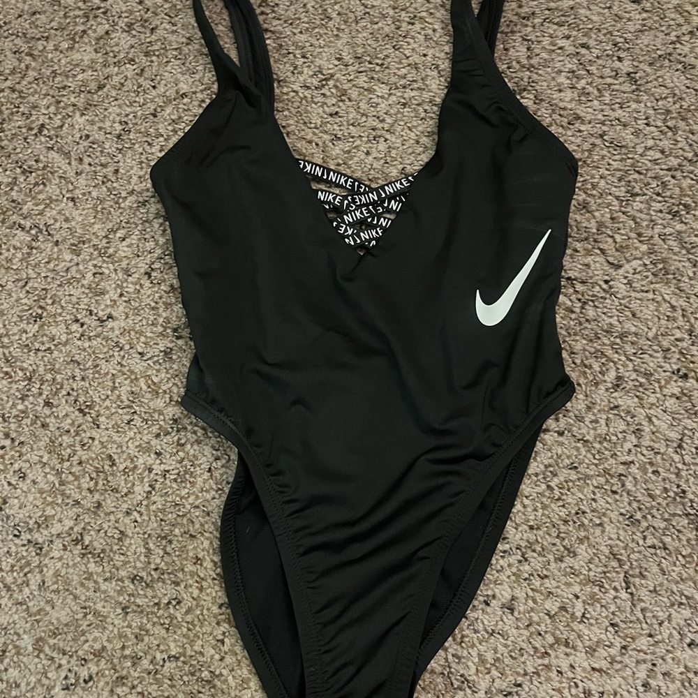 🚫 SOLD 🚫 NWOT Nike One piece swimsuit